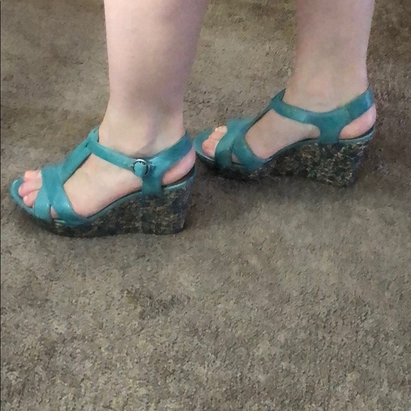 Nine West floral wedges - Picture 3 of 6